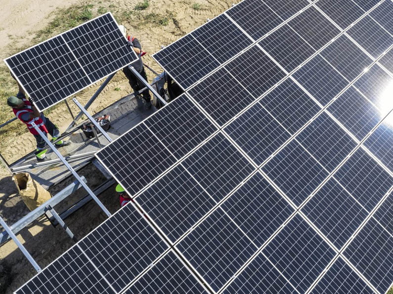 O maior parque de painéis solares de geração de energia da Letônia